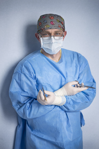 dr Jasnowski przed zabiegiem operacyjnym